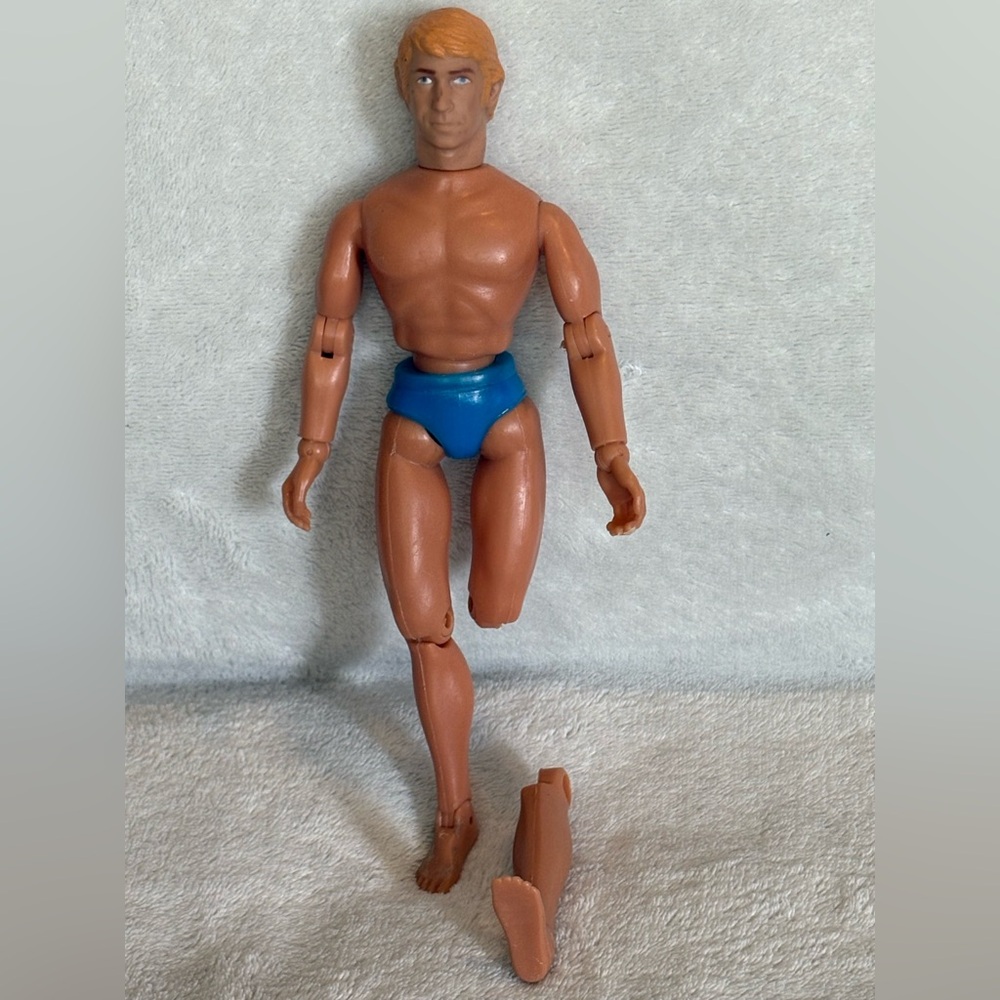 VTG 1974 Mego Corp Planet of the apes Alan Verdon doll 8” Left Leg Not Attached